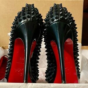 Christian Louboutin “Very Prive” peep toe pumps, patent navy blue EU37.5 120mm